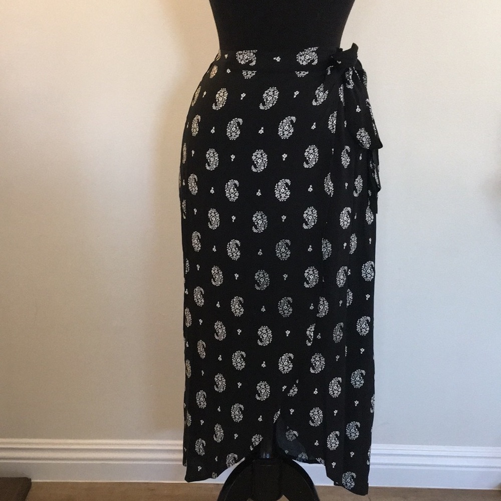 Black and White Xhilaration  wrap skirt